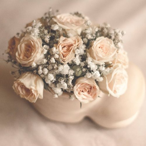 Choosing the Ideal Anniversary Flowers to Symbolize Your Journey